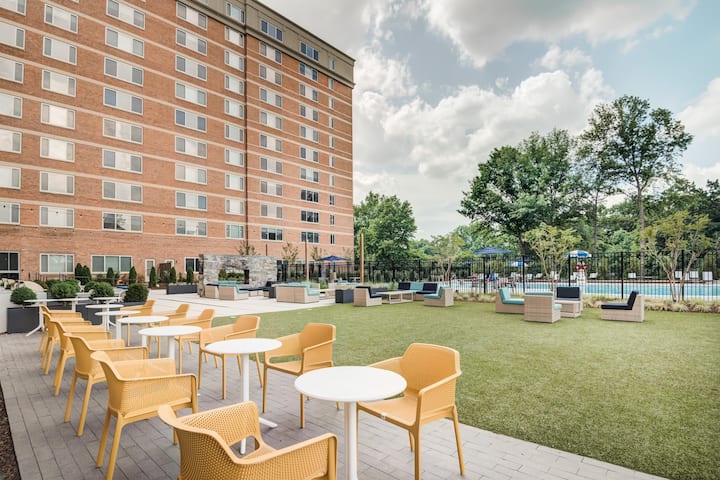 RGVtYW5kUGljdHVyZToxOTQzMTI4OTky