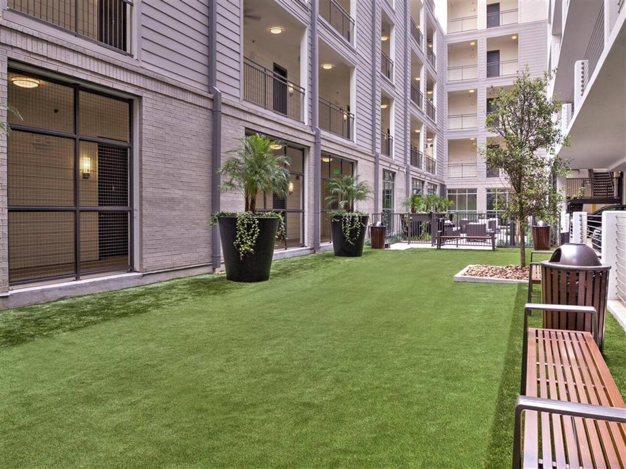 , an Airbnb-friendly apartment in Houston, TX