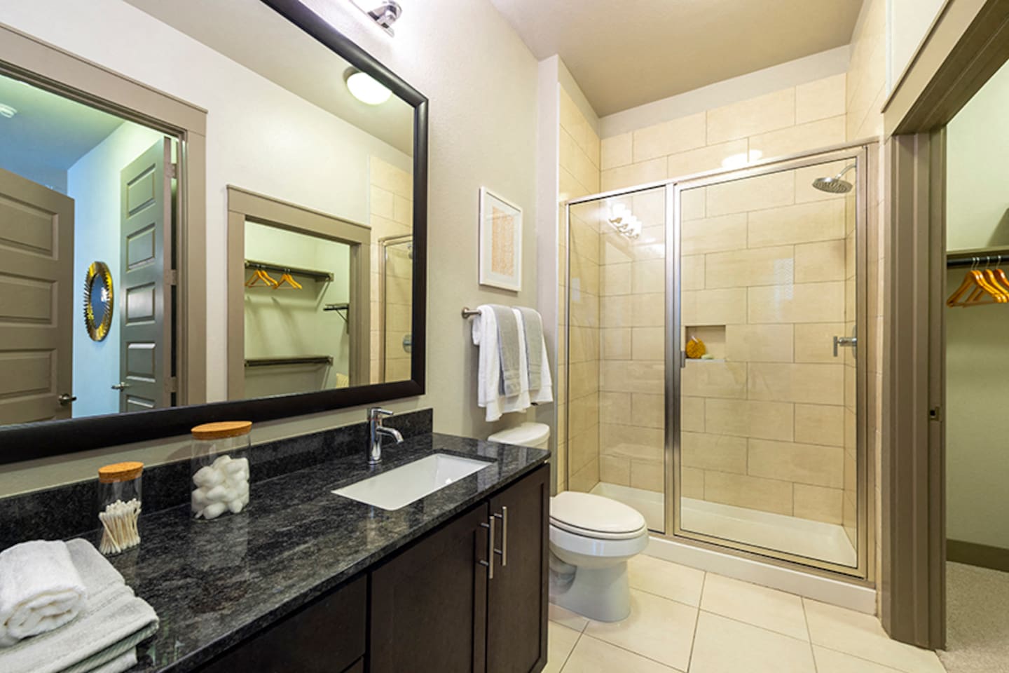 , an Airbnb-friendly apartment in Houston, TX