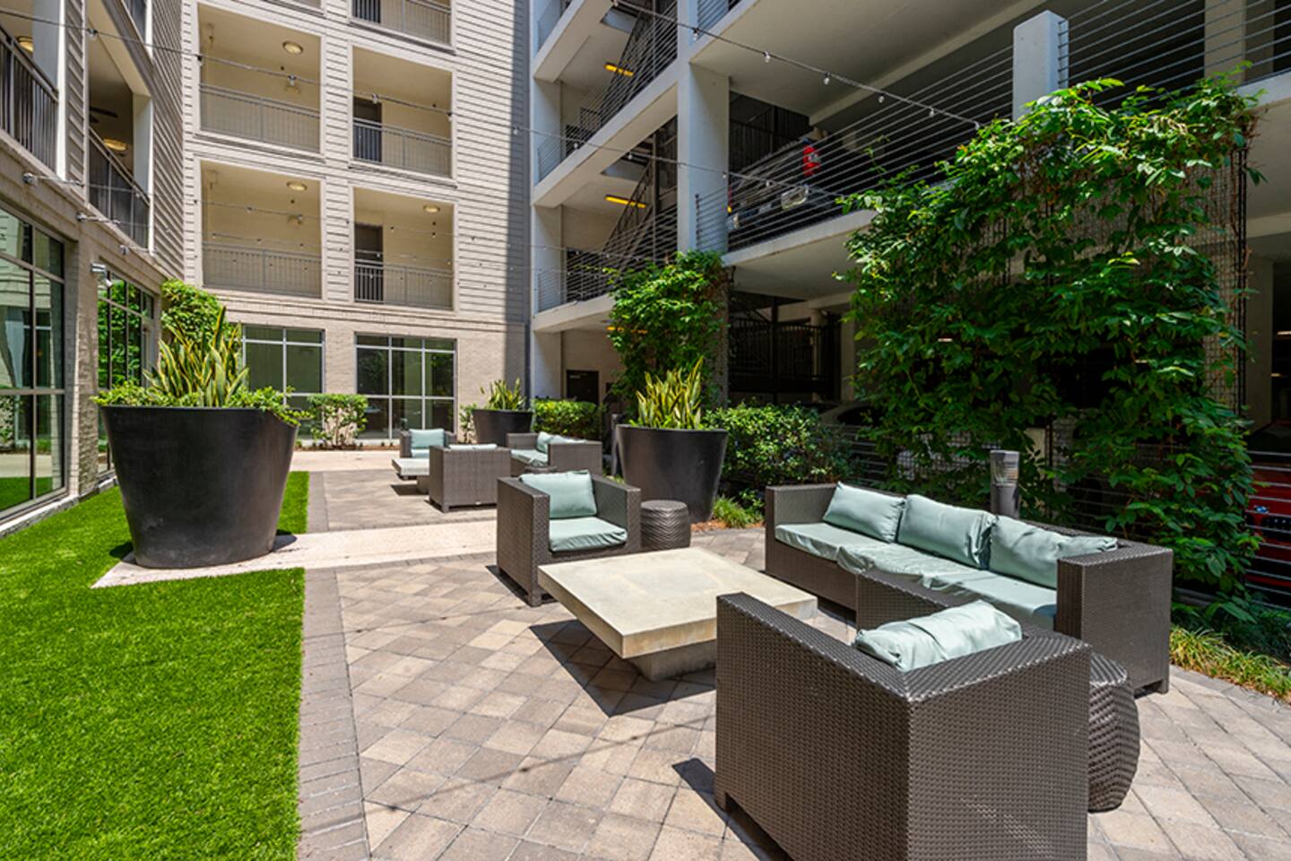 , an Airbnb-friendly apartment in Houston, TX