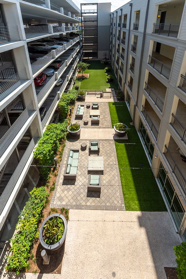 , an Airbnb-friendly apartment in Houston, TX