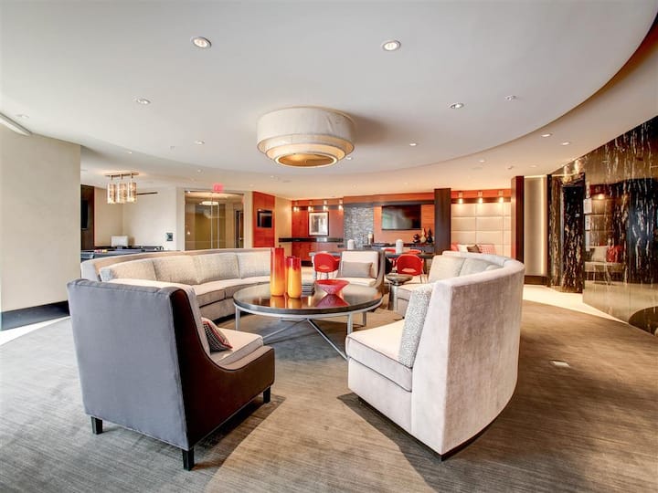 RGVtYW5kUGljdHVyZToxOTU1MjE1ODY1