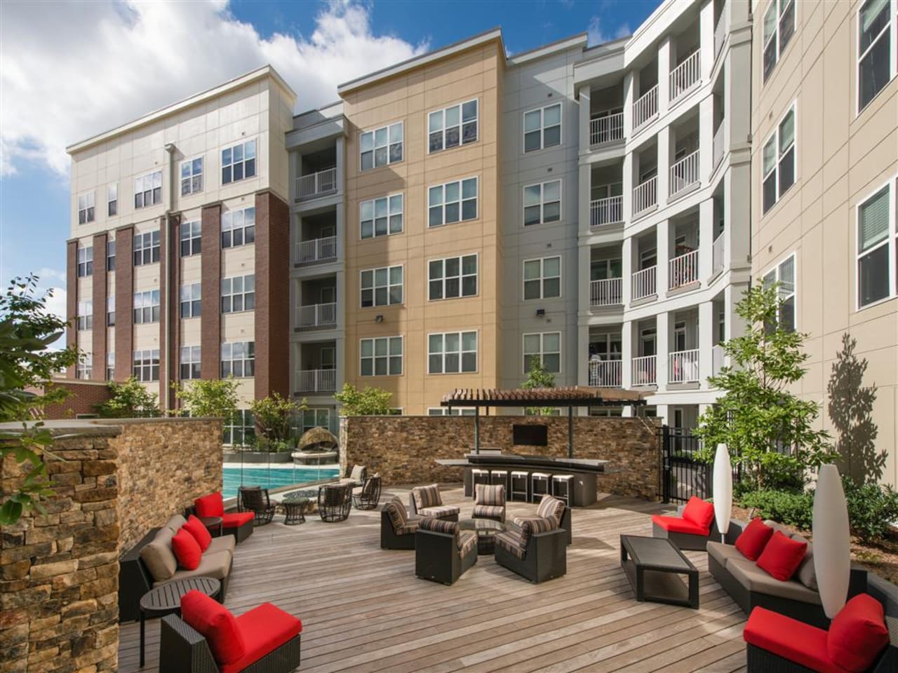 Exterior of PIKE3400, an Airbnb-friendly apartment in Arlington, VA