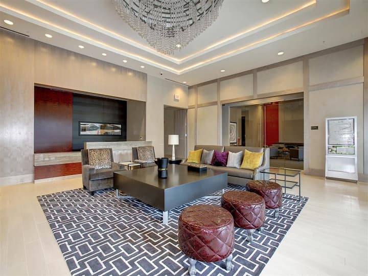 RGVtYW5kUGljdHVyZToxOTU1MjE1ODc5