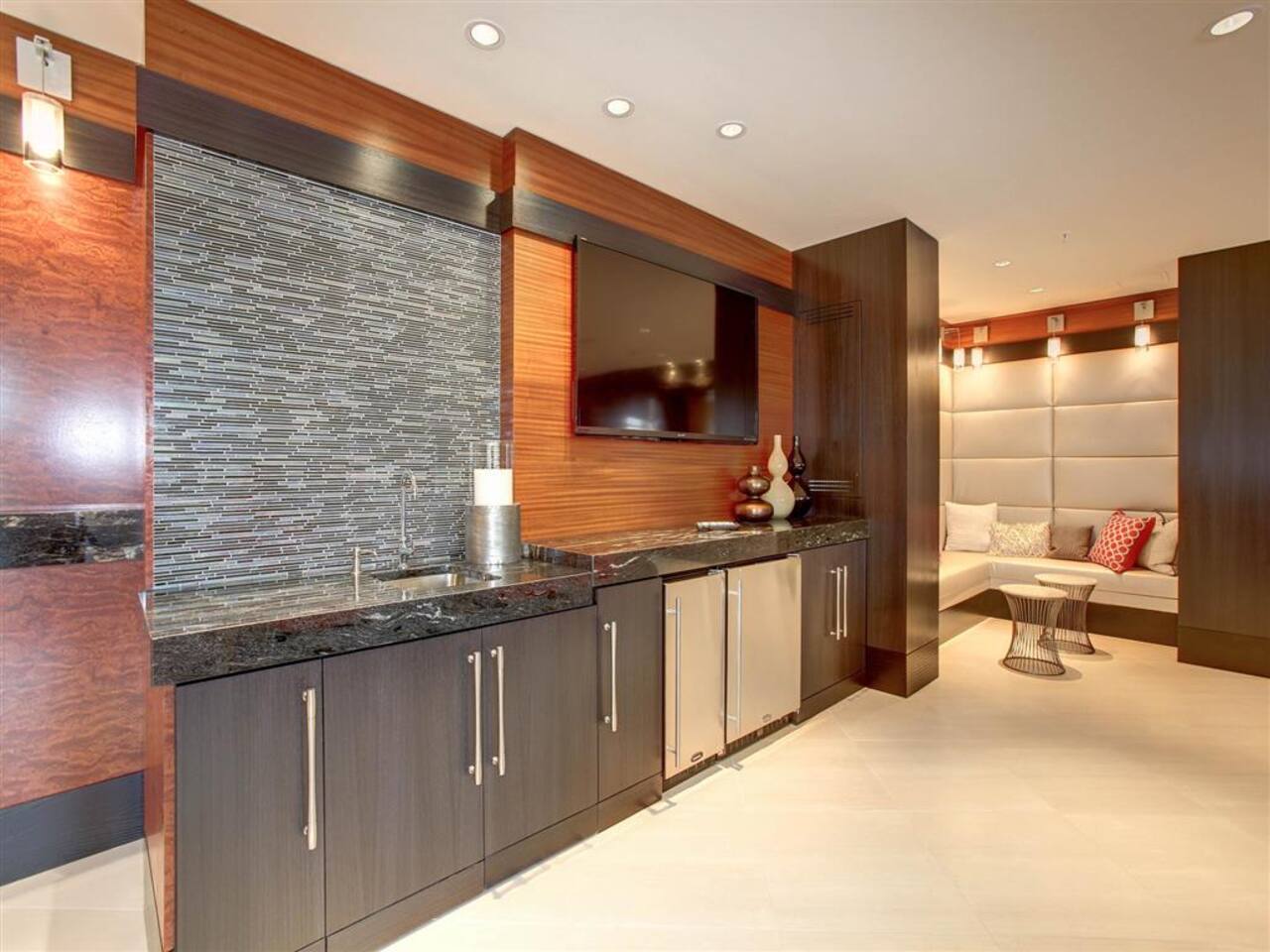 , an Airbnb-friendly apartment in Arlington, VA