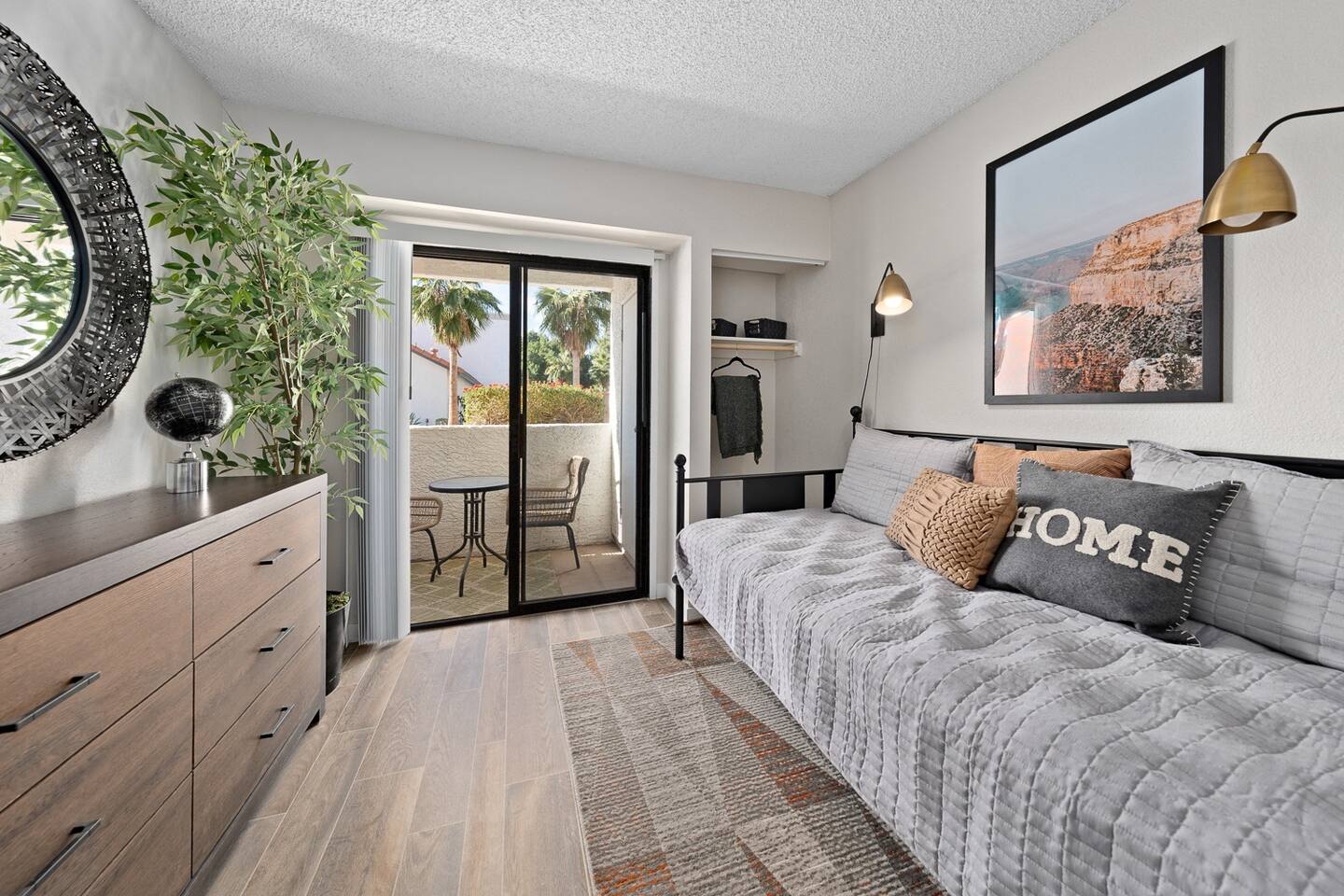 , an Airbnb-friendly apartment in Glendale, AZ