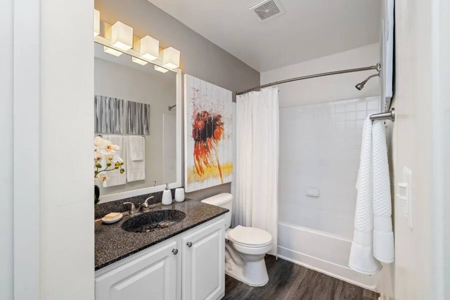 , an Airbnb-friendly apartment in Jacksonville, FL