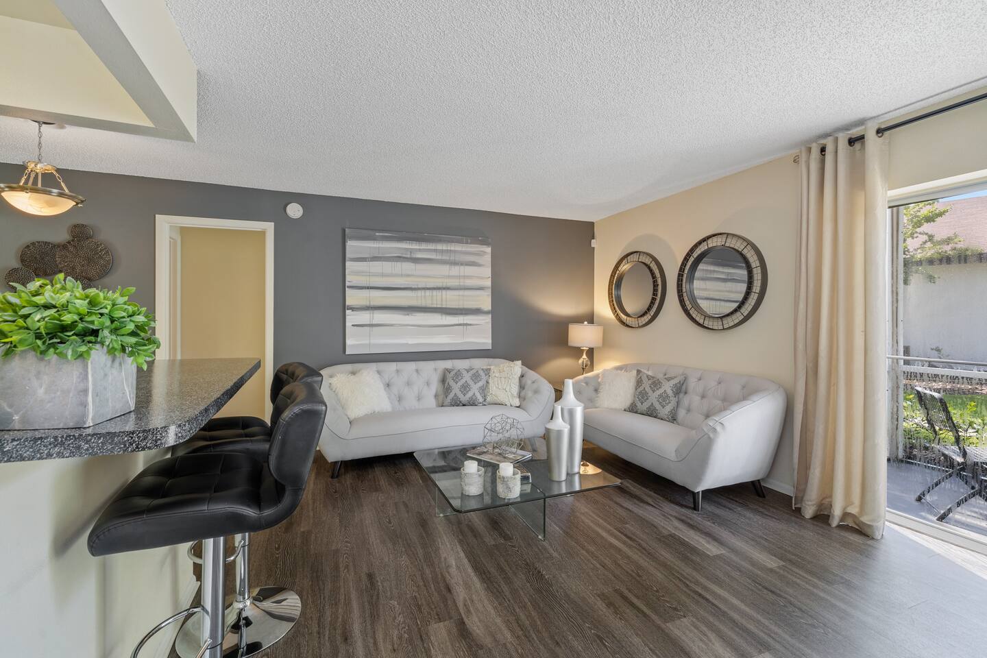 , an Airbnb-friendly apartment in Jacksonville, FL