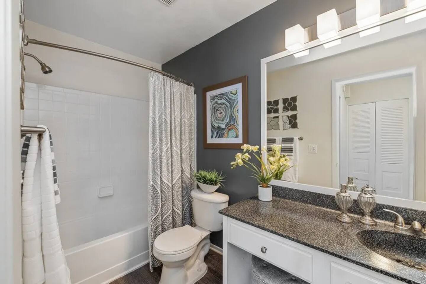, an Airbnb-friendly apartment in Jacksonville, FL