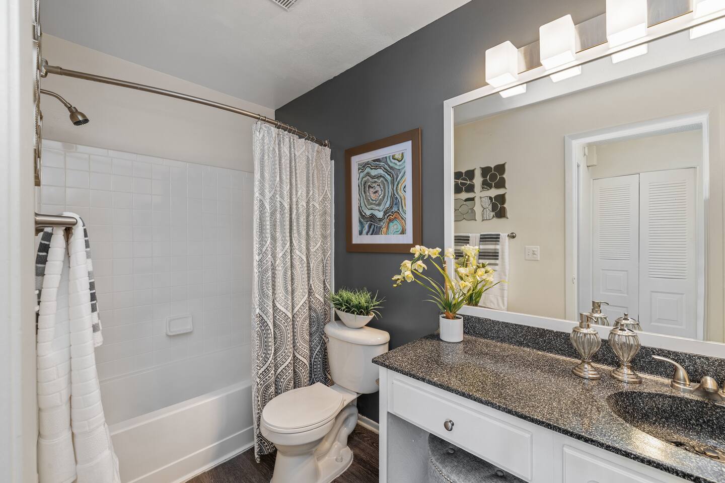 , an Airbnb-friendly apartment in Jacksonville, FL