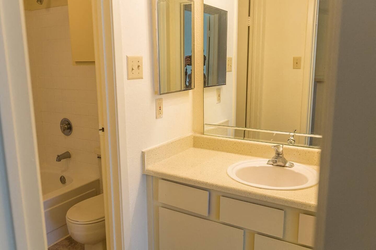 , an Airbnb-friendly apartment in Houston, TX