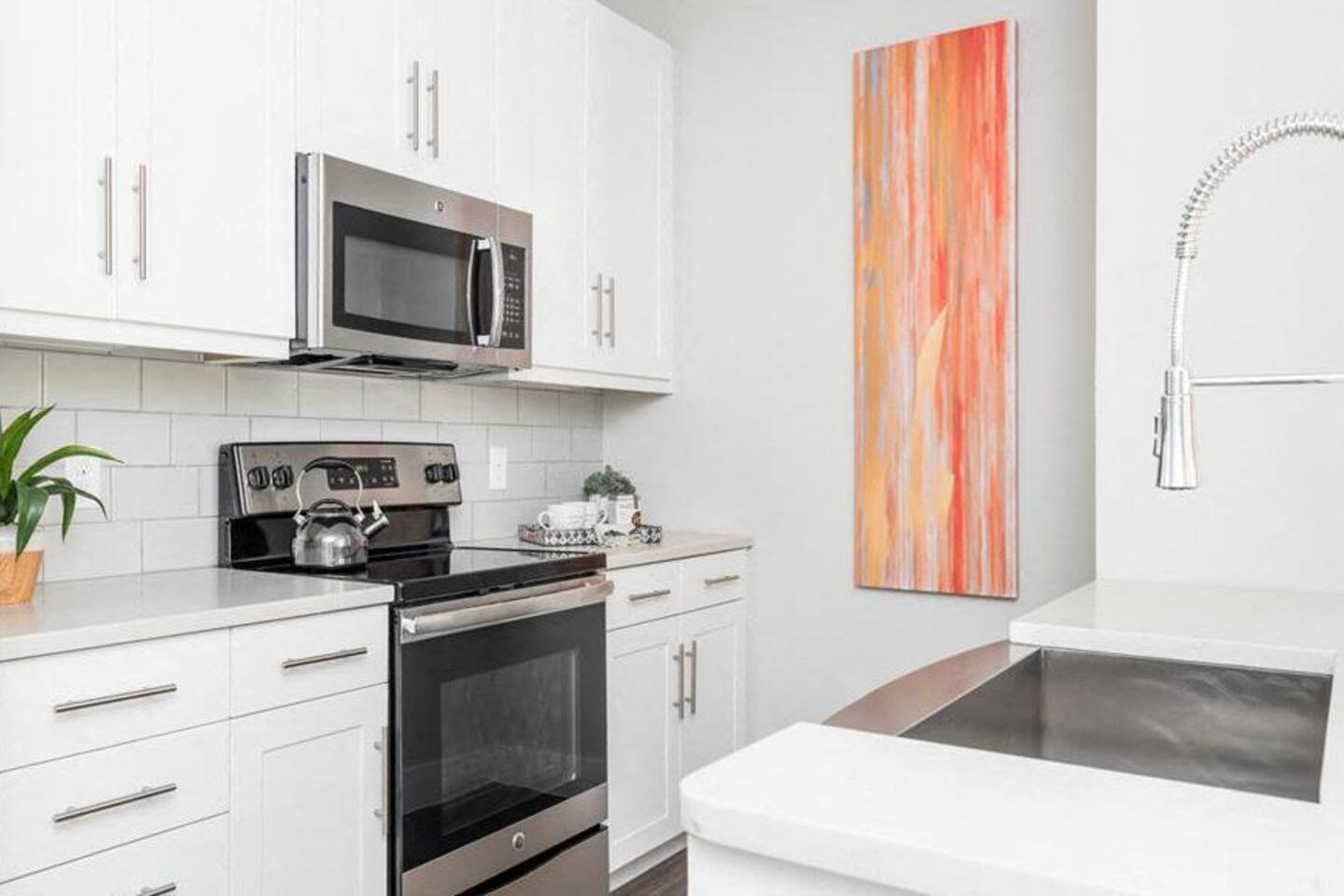 Alternate view of 10X Stella at Riverstone, an Airbnb-friendly apartment in Sugar Land, TX