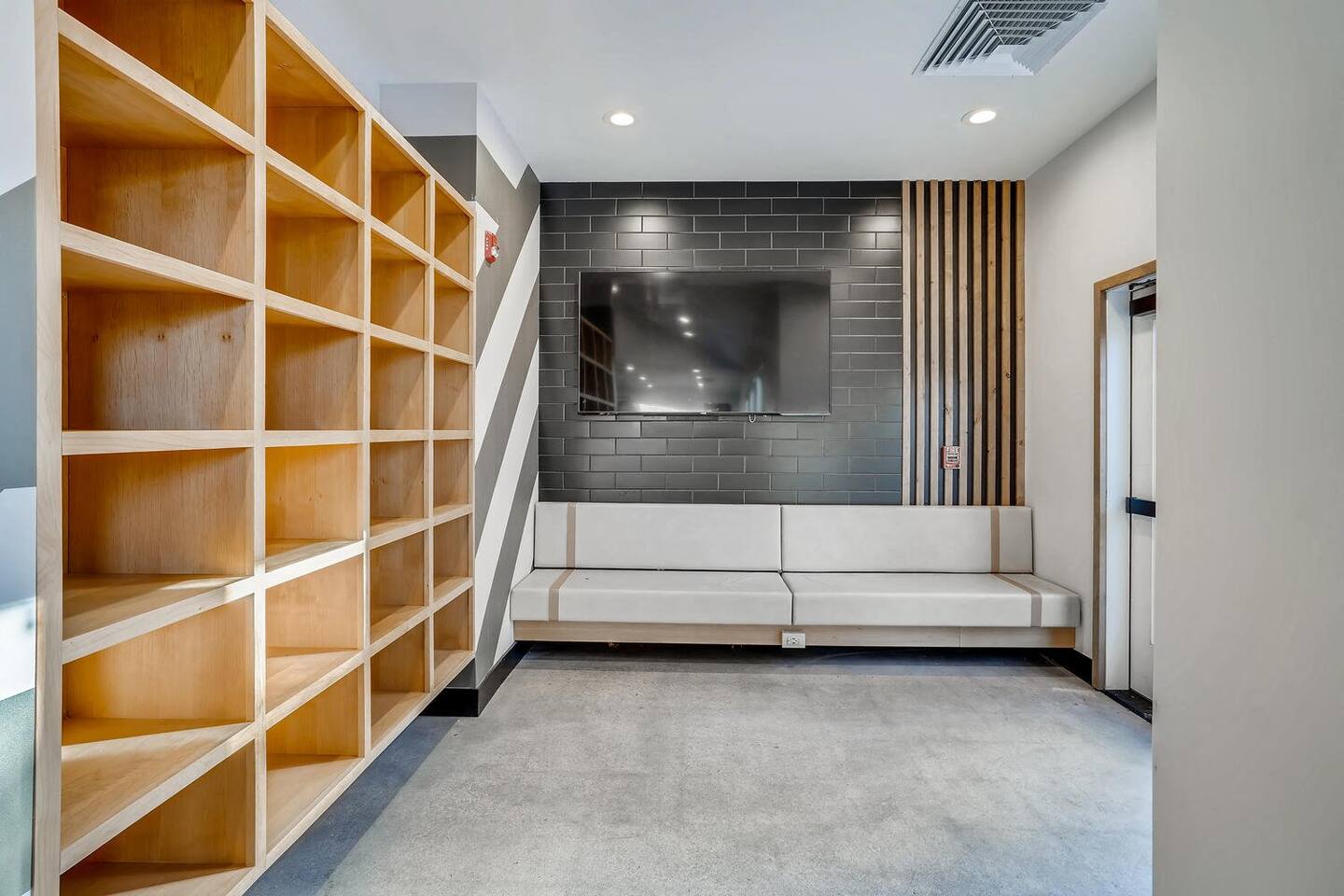 , an Airbnb-friendly apartment in Glendale, CO