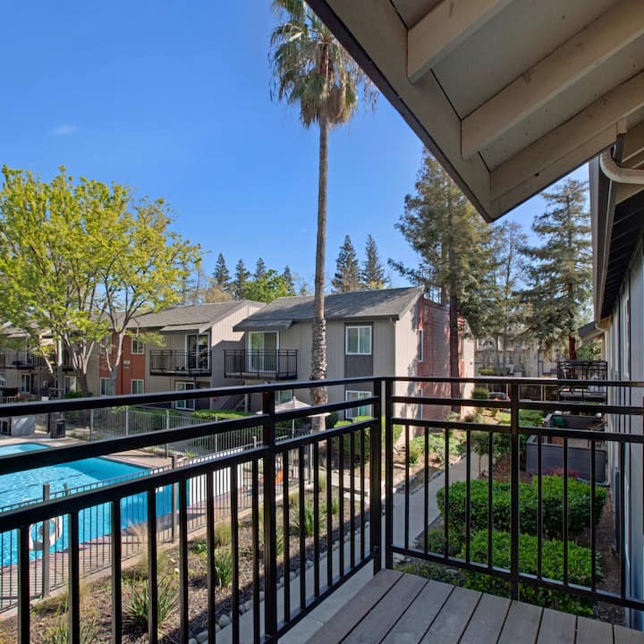 RGVtYW5kUGljdHVyZToxOTU1MjE3NDU1