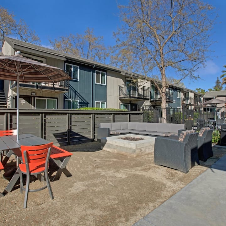 RGVtYW5kUGljdHVyZToxOTU1MjE3NDYy