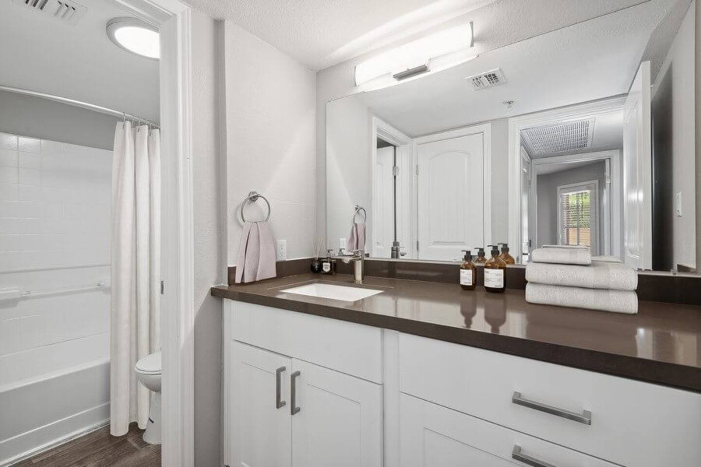 , an Airbnb-friendly apartment in Phoenix, AZ