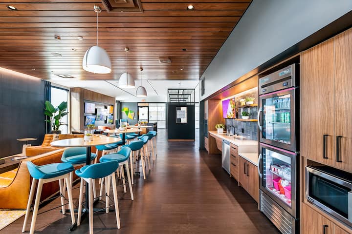 RGVtYW5kUGljdHVyZToyNDg2ODkzNDM2