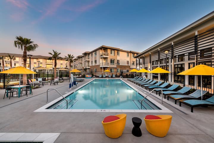 RGVtYW5kUGljdHVyZToyNDg2ODkzNDMy