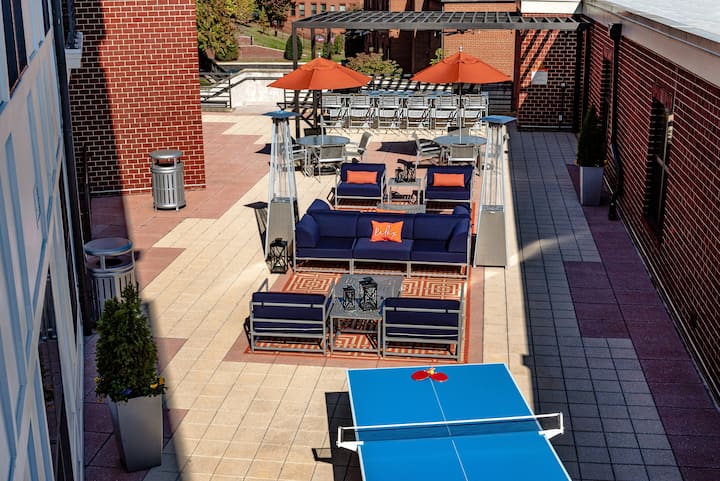 RGVtYW5kUGljdHVyZToxOTg4NDYwMjAy