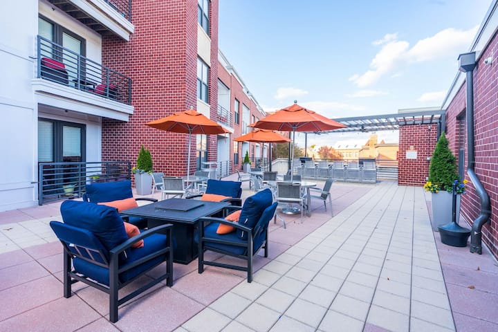 RGVtYW5kUGljdHVyZToxOTg4NDYwMjA3