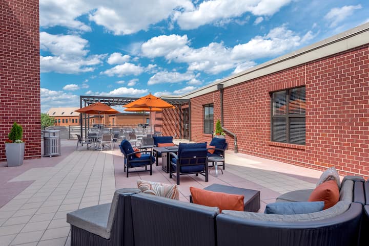 RGVtYW5kUGljdHVyZToxOTg4NDYwMjAz