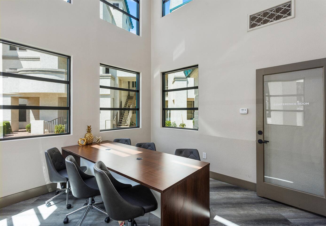 , an Airbnb-friendly apartment in Phoenix, AZ