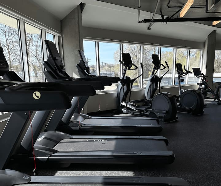 RGVtYW5kUGljdHVyZToxOTQzMTM1MTQ1