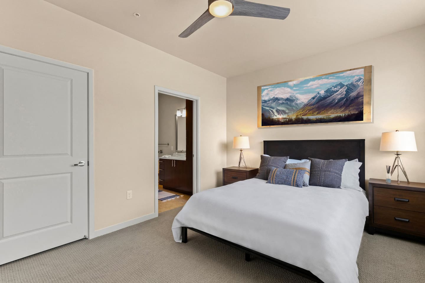 , an Airbnb-friendly apartment in Denver, CO