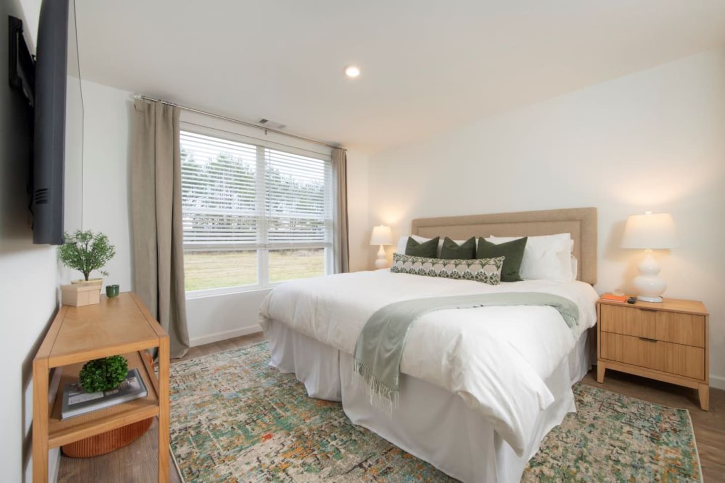 , an Airbnb-friendly apartment in Coraopolis, PA