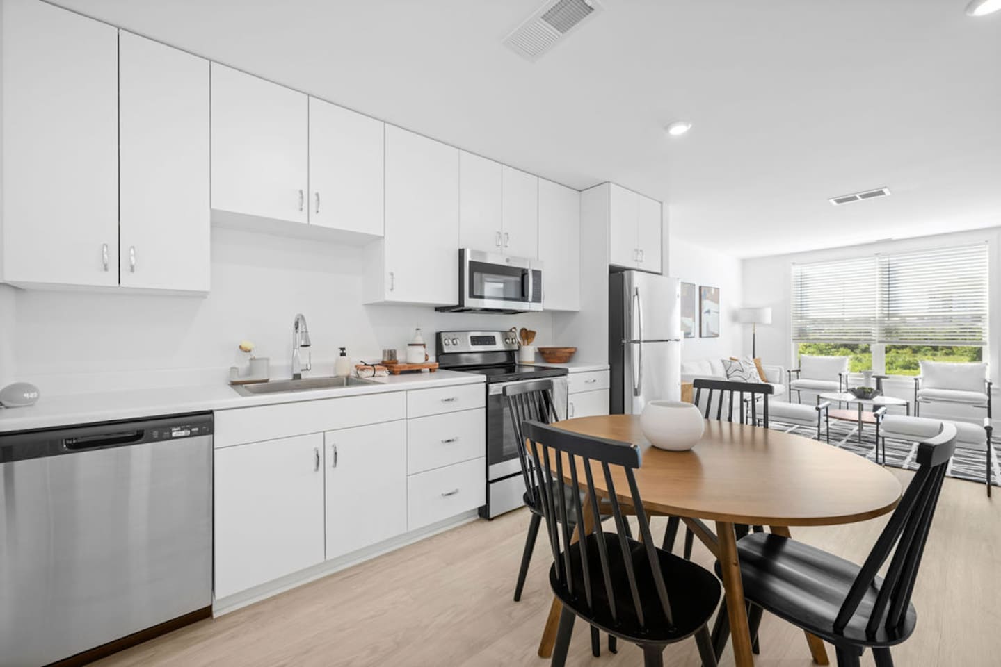 , an Airbnb-friendly apartment in Coraopolis, PA