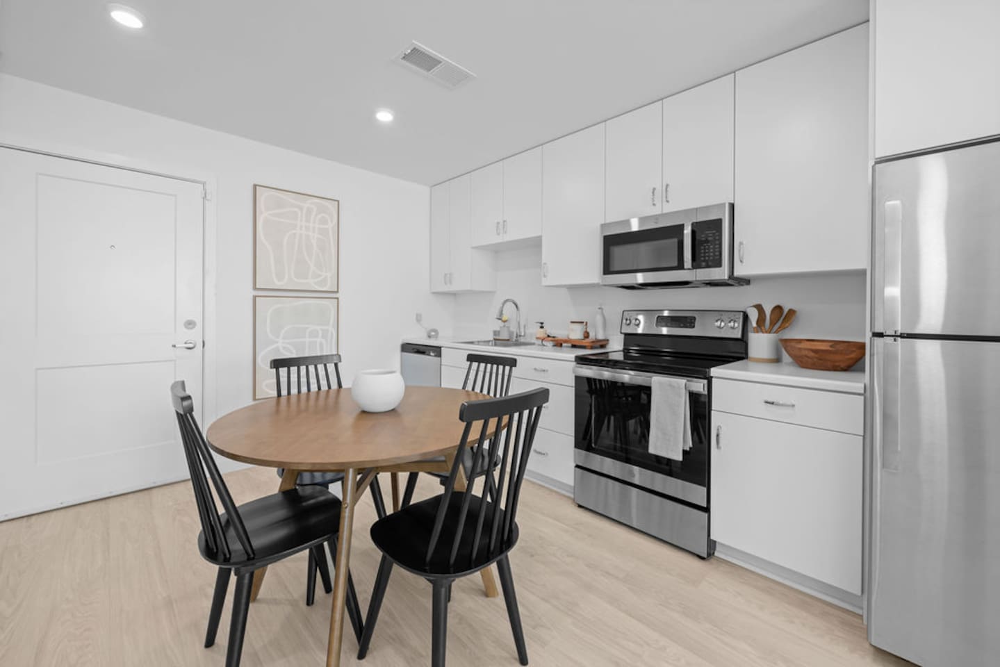 , an Airbnb-friendly apartment in Coraopolis, PA