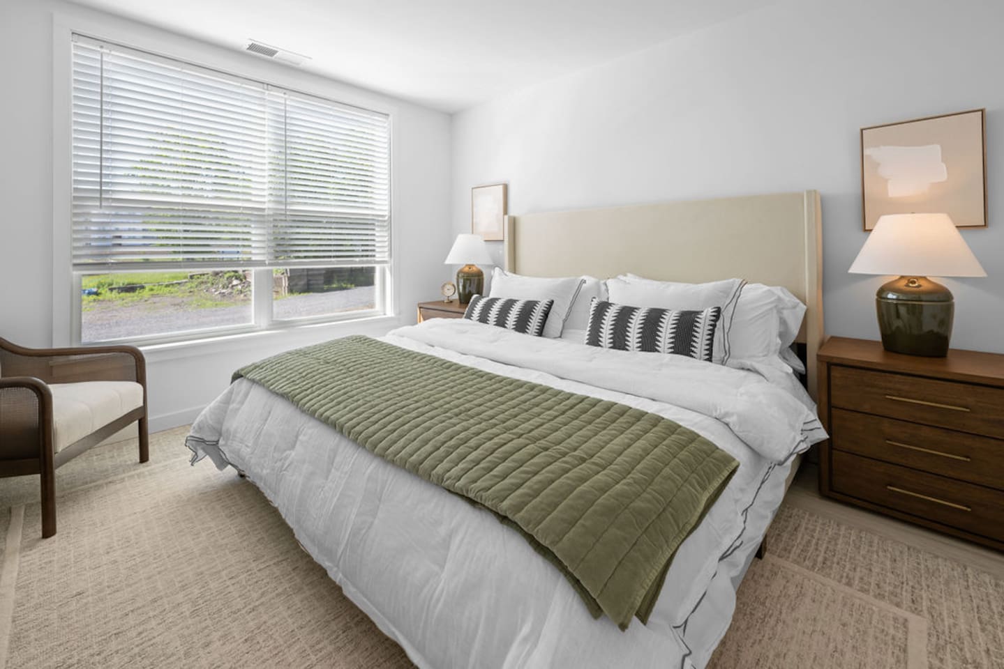 , an Airbnb-friendly apartment in Coraopolis, PA