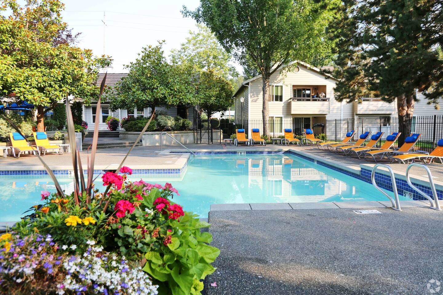 Exterior of Fulton's Crossing, an Airbnb-friendly apartment in Everett, WA