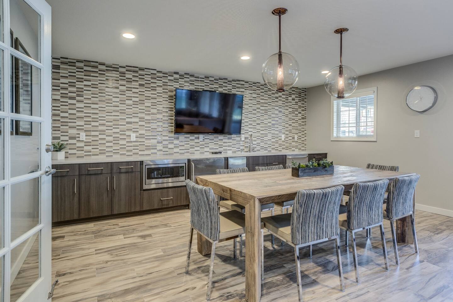 , an Airbnb-friendly apartment in Everett, WA