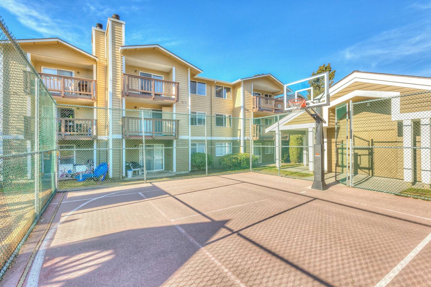 , an Airbnb-friendly apartment in Everett, WA