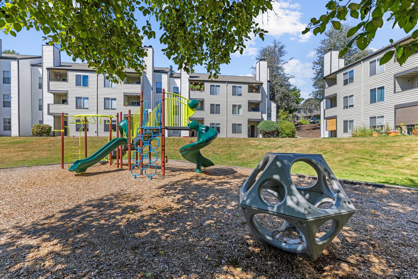 , an Airbnb-friendly apartment in Lynwood, WA