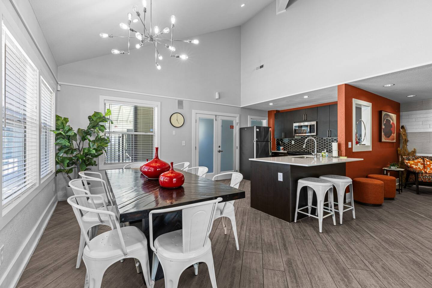 , an Airbnb-friendly apartment in Lynwood, WA