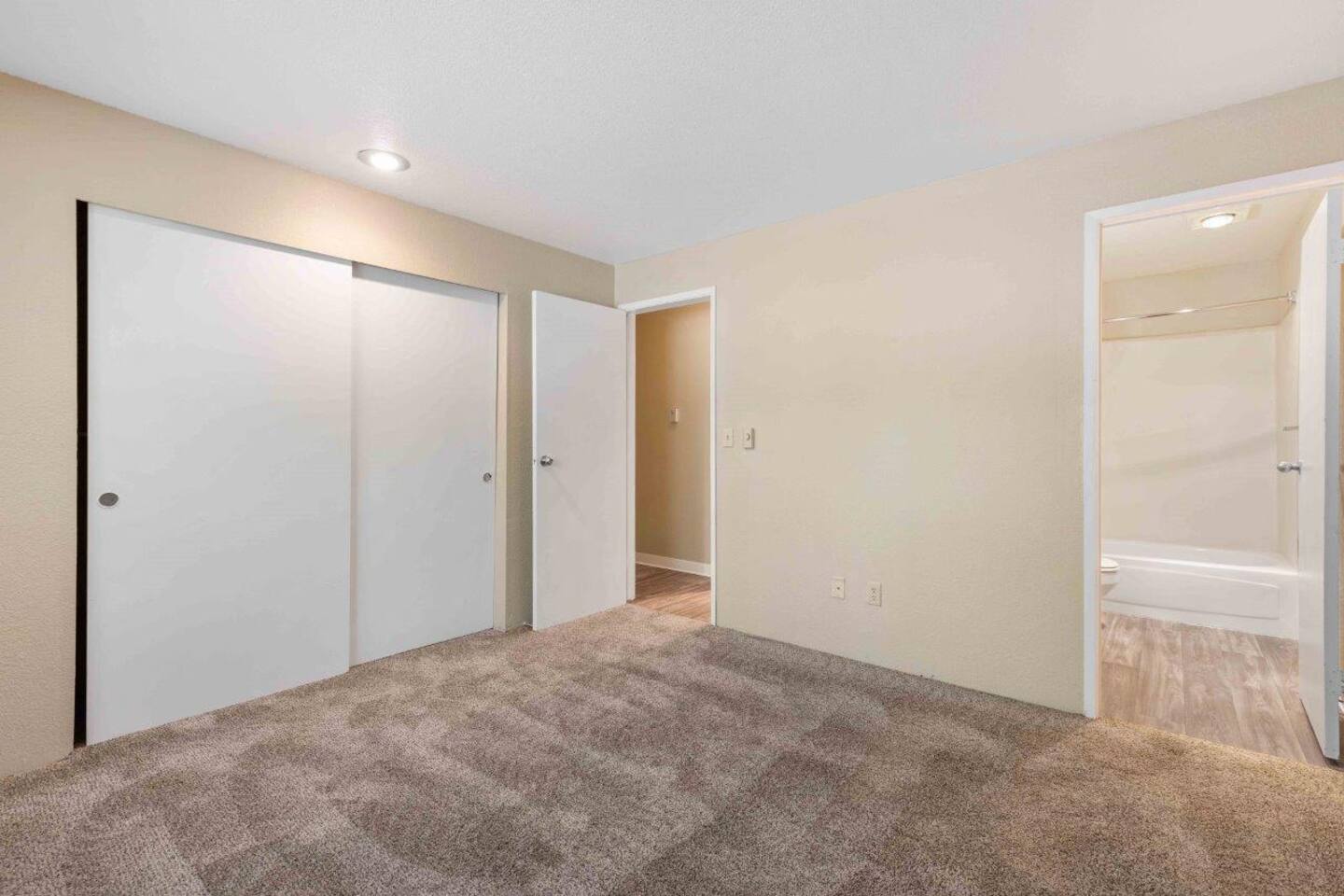 , an Airbnb-friendly apartment in Everett, WA