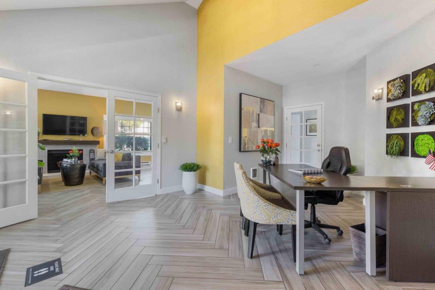 Alternate view of Saratoga, an Airbnb-friendly apartment in Everett, WA