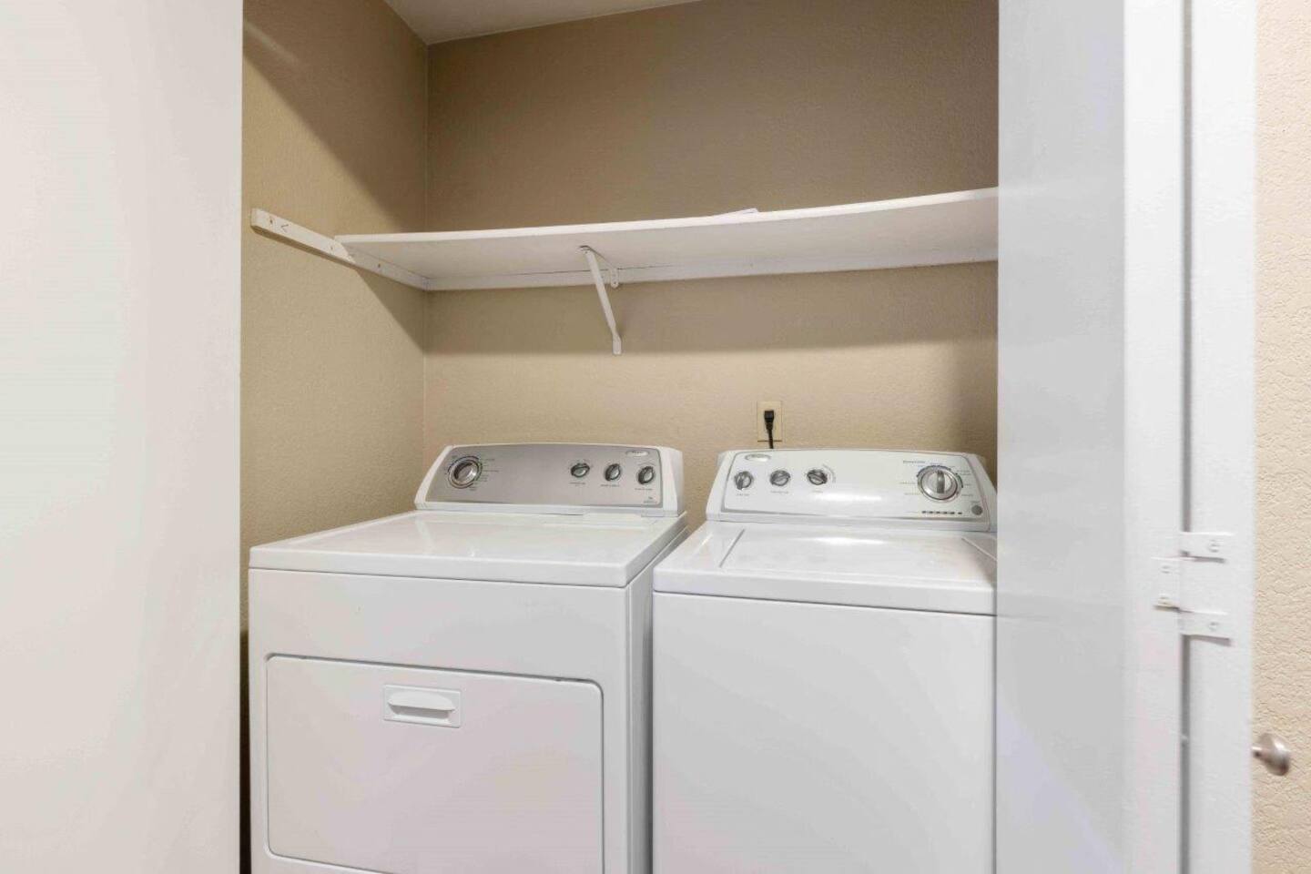, an Airbnb-friendly apartment in Everett, WA
