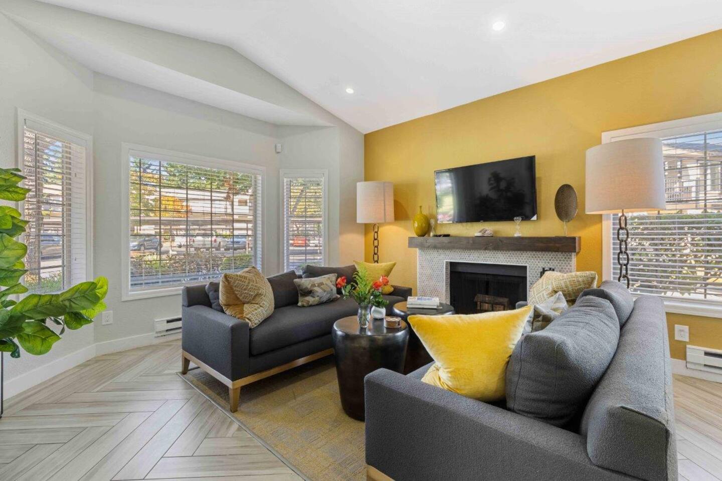 , an Airbnb-friendly apartment in Everett, WA