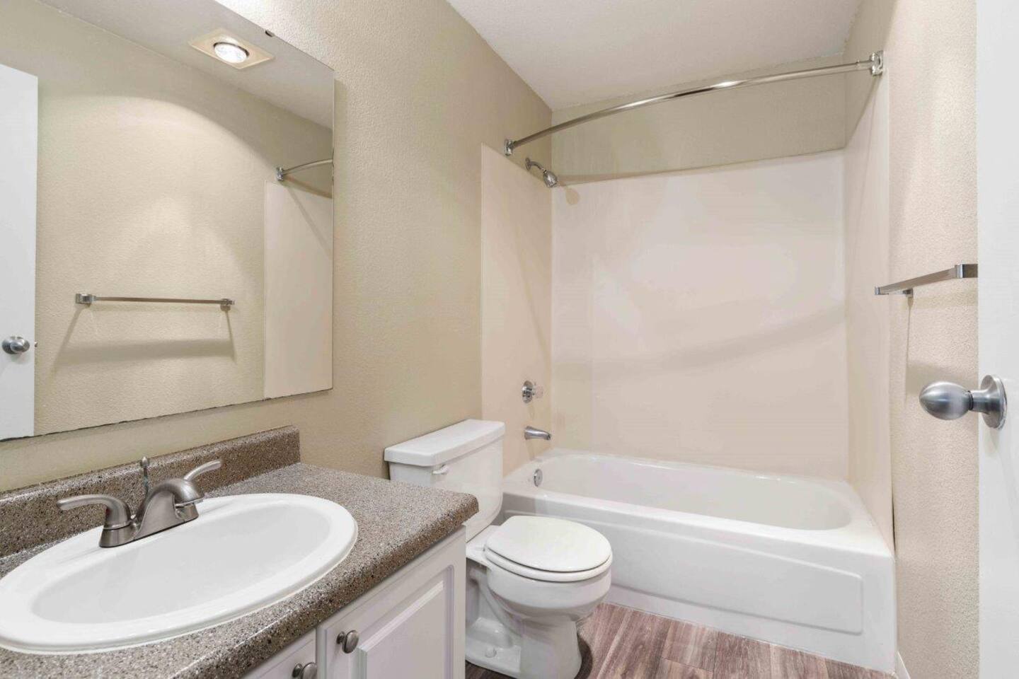 , an Airbnb-friendly apartment in Everett, WA