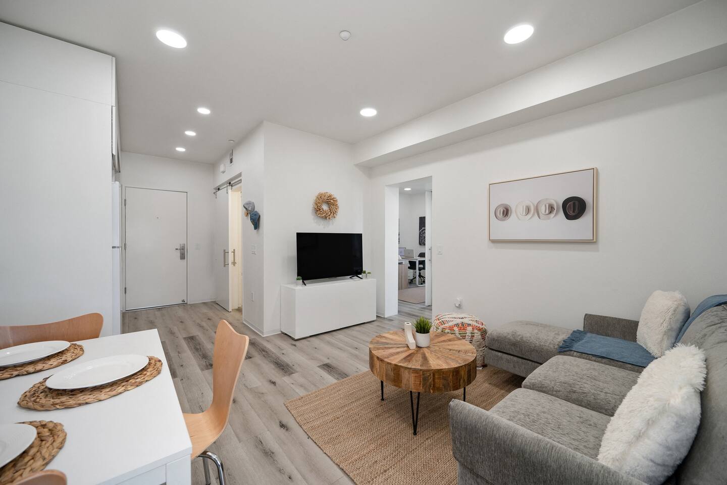, an Airbnb-friendly apartment in San Diego, CA