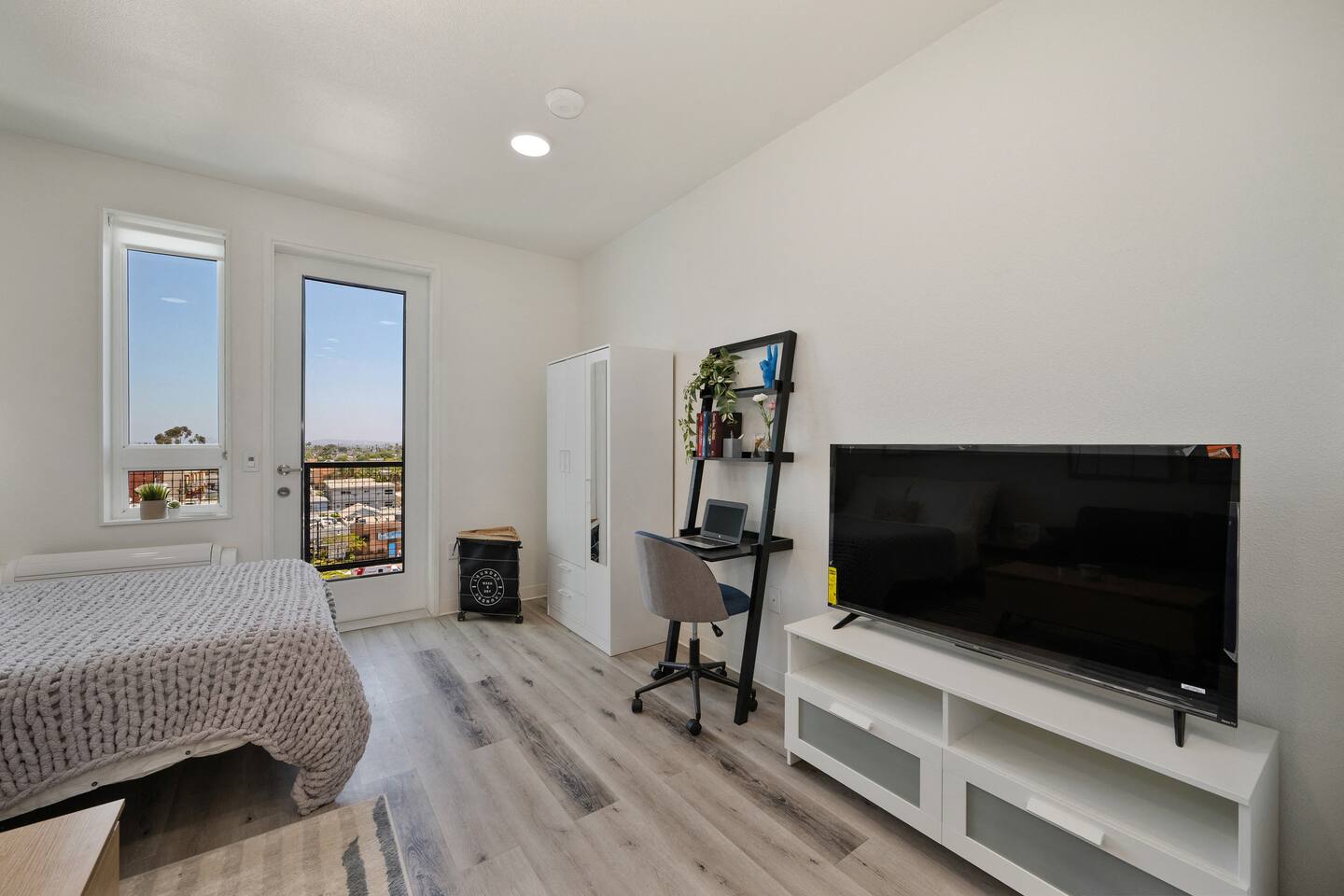 , an Airbnb-friendly apartment in San Diego, CA