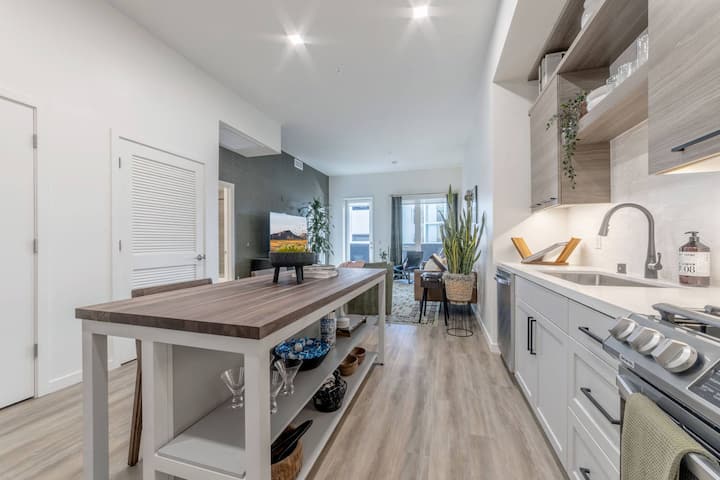 RGVtYW5kUGljdHVyZToyMTc0NzkzOTc1