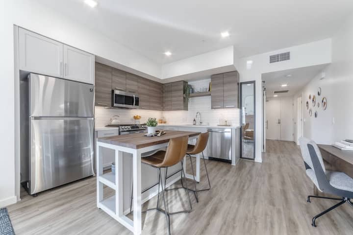 RGVtYW5kUGljdHVyZToyMTc0NzkzOTY2