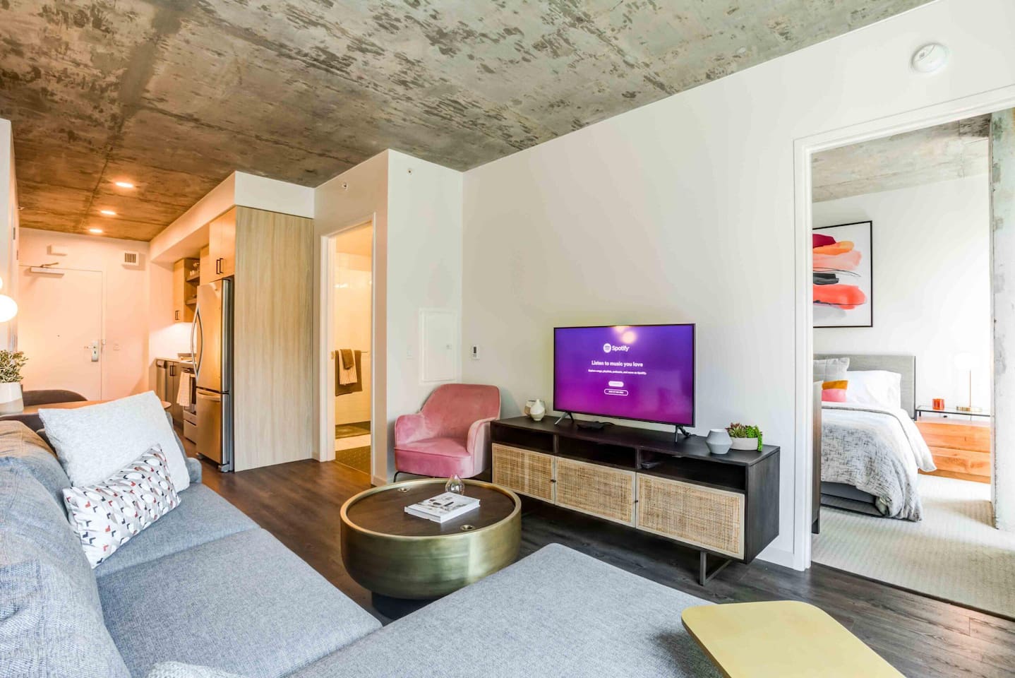 , an Airbnb-friendly apartment in San Francisco, CA
