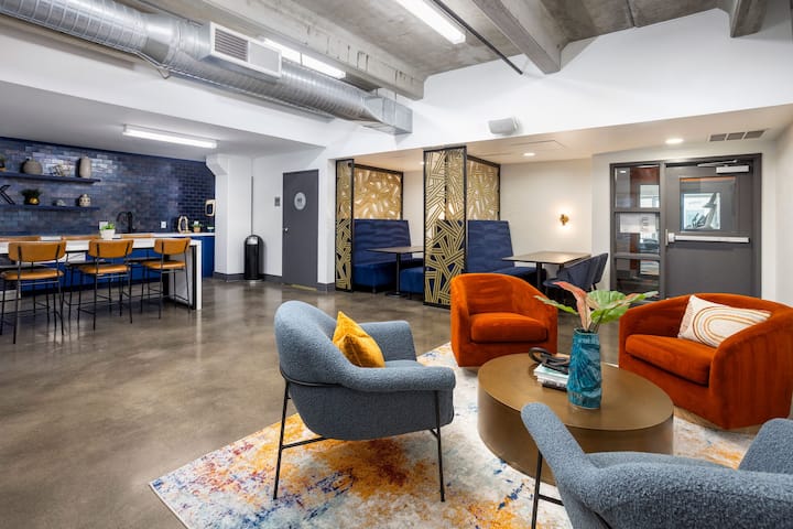 RGVtYW5kUGljdHVyZToyNDg2ODk3NDAx