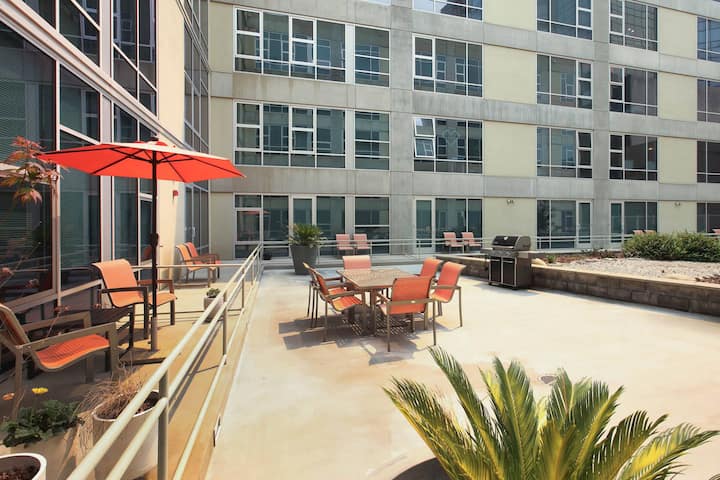 RGVtYW5kUGljdHVyZToyNDg2ODk3NDIw