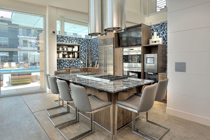 RGVtYW5kUGljdHVyZToyNDg2ODk3MDEx